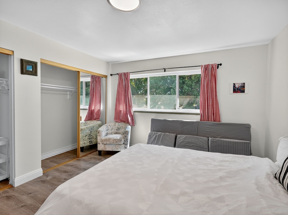 Coastal Escape With Private Mini Golf 4 Bedroom Home
