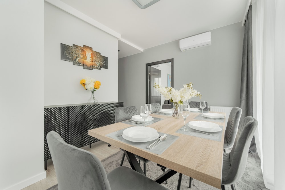 Białowieska Apartment Wrocław by Renters