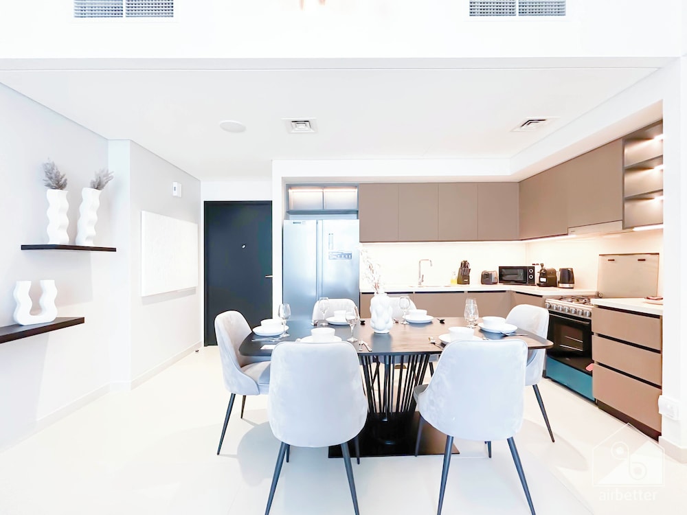 Luxury & Elegance at Burj Crown Downtown