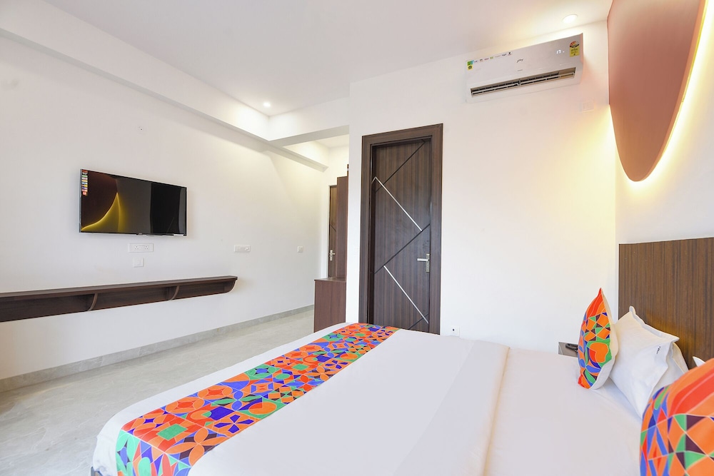 Fabhotel Black Pepper