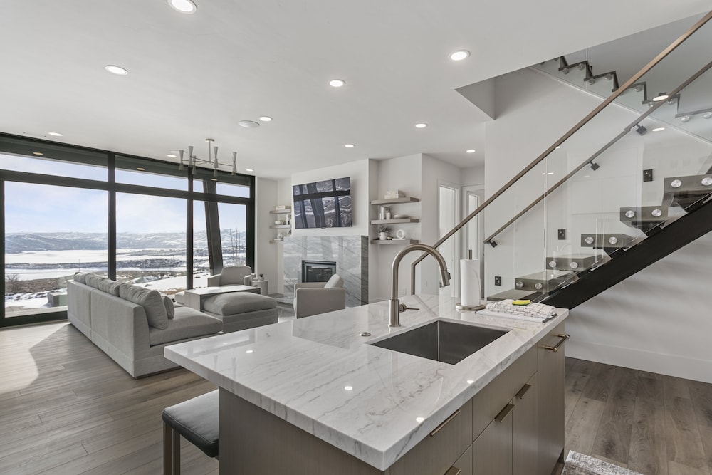 11494 N Ursa Circle- Skyridge 5 Br Home W/ Hot Tub 5 Bedroom Home