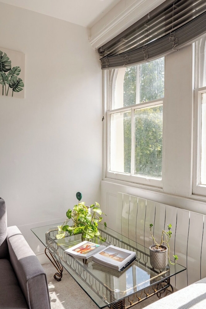 London Oasis Retreat - 2 Bedroom Apartment