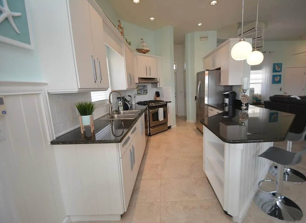 Just Beachy A Luxury Retreat Sleeps 12 3 Levels With Elevator- Perfect for 1-3 Families