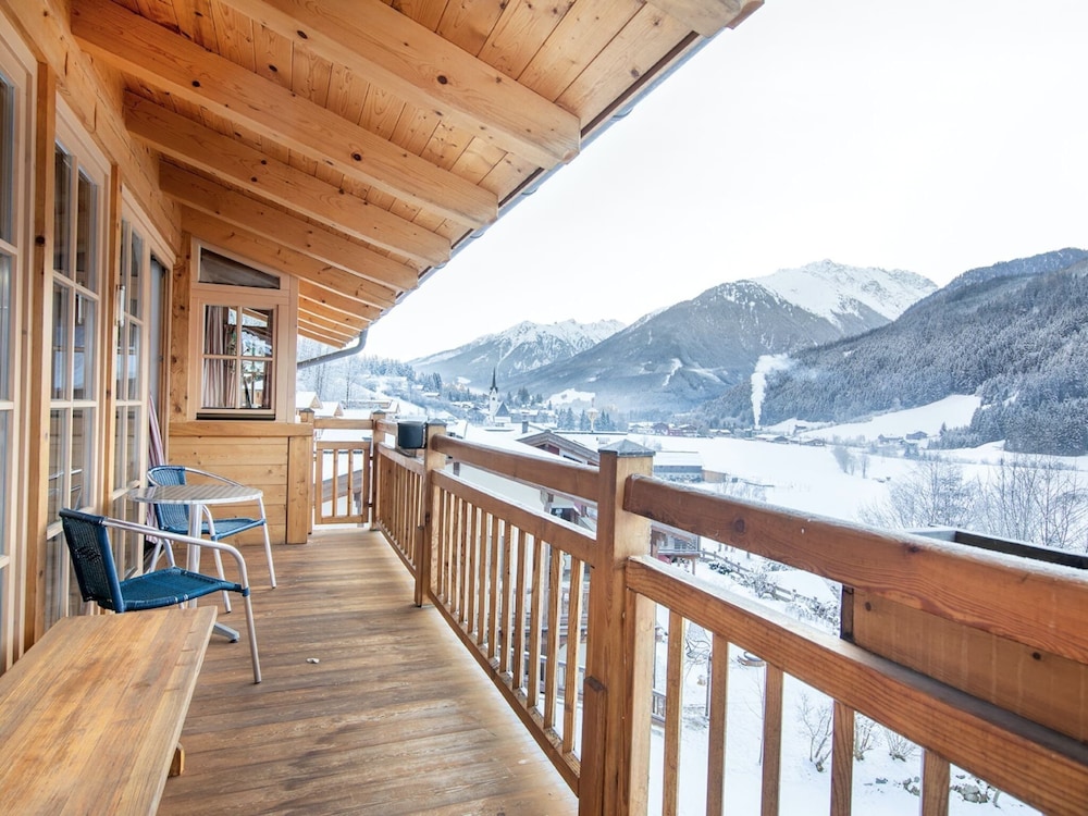 Cozy Chalet with Sauna near Königsleiten