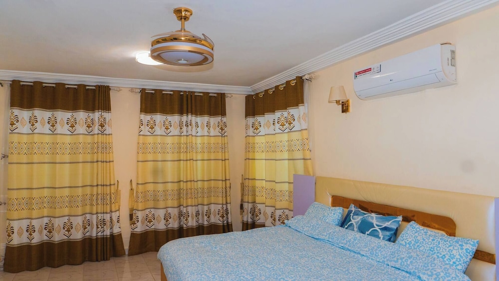 Digi Six-bedroom Accra Luxury Home at East Legon