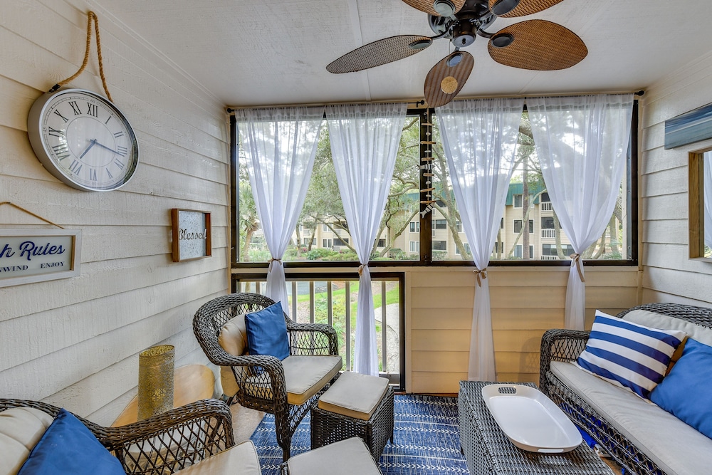 Walk to Beach: Hilton Head Condo w/ Screened Porch
