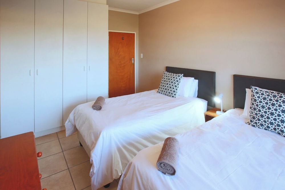 Tasties' Langebaan 8 Sleeper