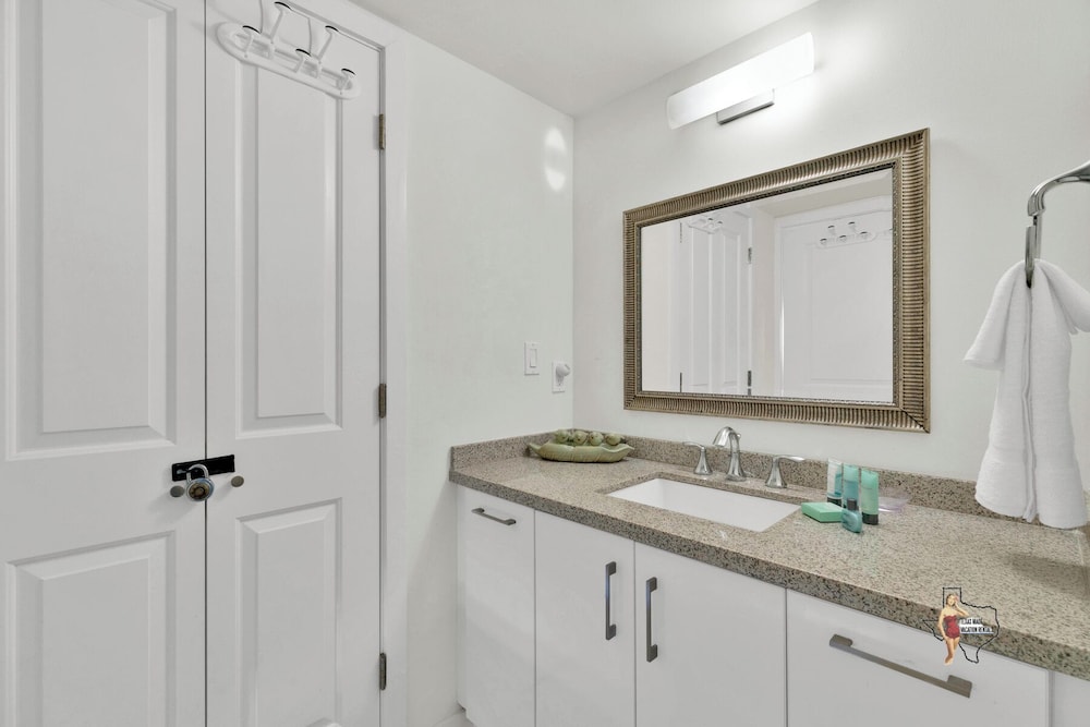 Bahia Mar-Solare Beachfront & Two Pools