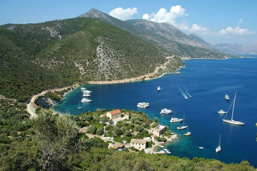 Lithos Messolongi Paradise - A Luxurious Retreat