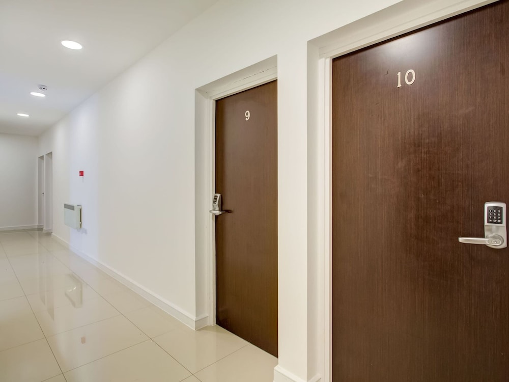 Simplistic Apartment in Milton Keynes Near Willen Lake view 2