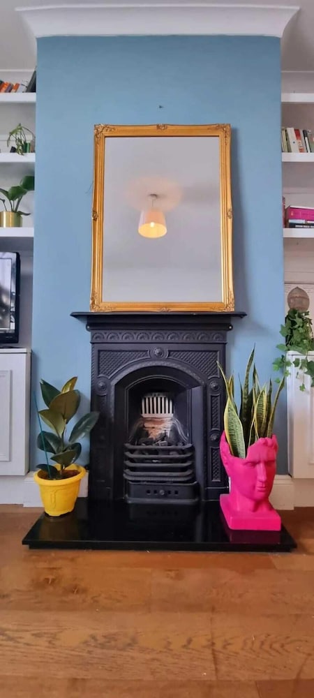 Stylish 3 Bedroom Townhouse in Brockley With Large Garden
