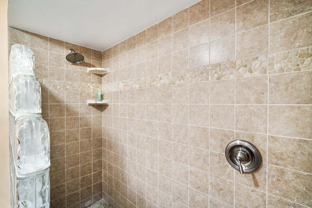 Beautiful Ocean View - Updated - Wifi Included- Vrkcv