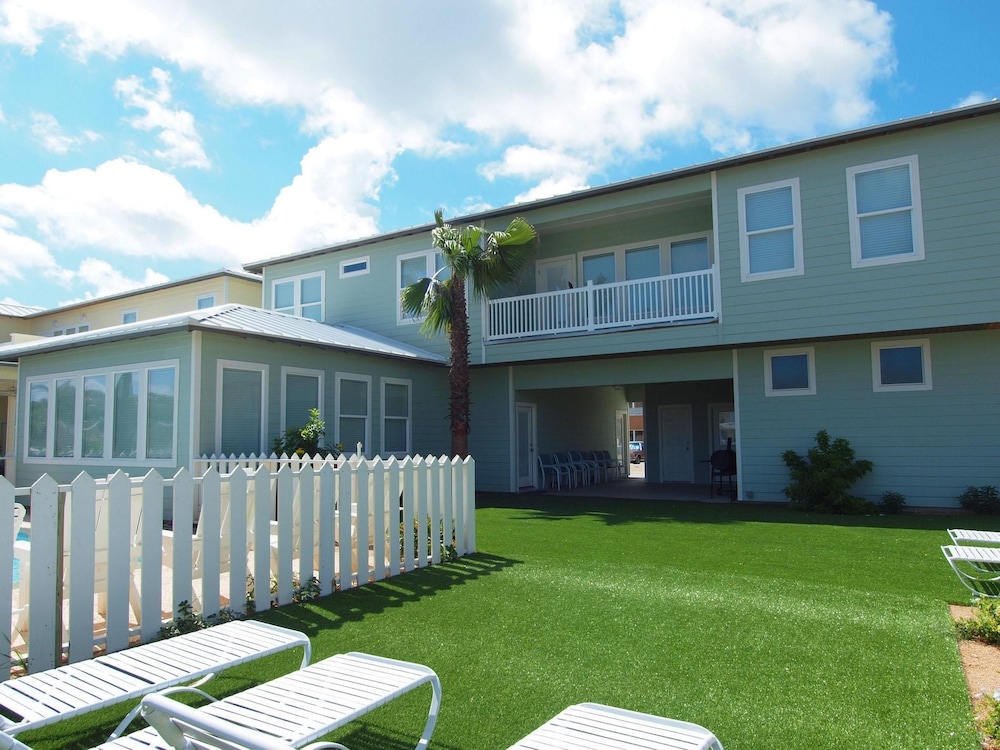 Beach Club Clubhouse 4