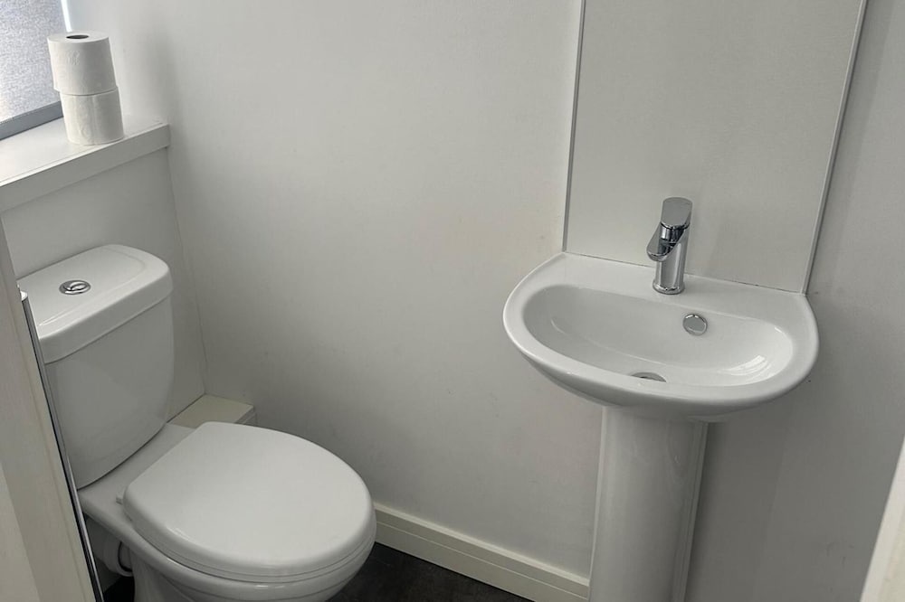 Central 3-bed Seaside Apartment - Sleeps 5