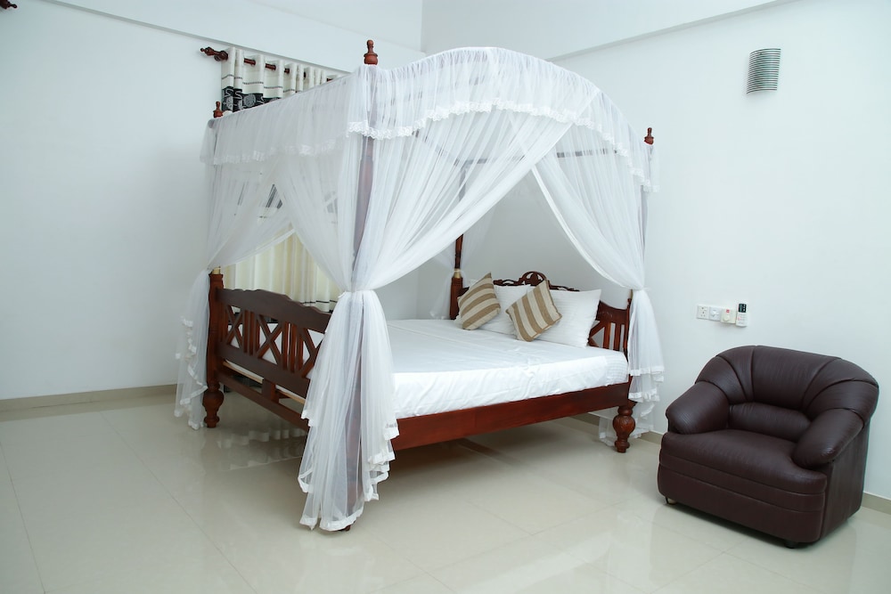 Angel of Galle view 3
