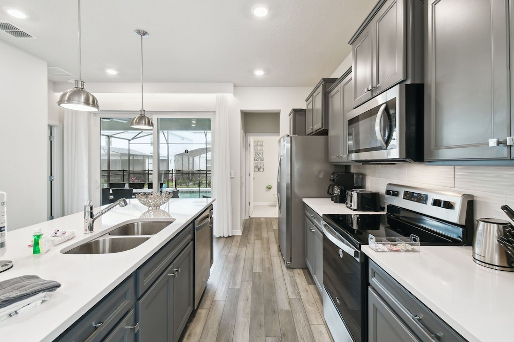 5 BD En-suites, Game Room, Pool, Sleeps 14, Disney