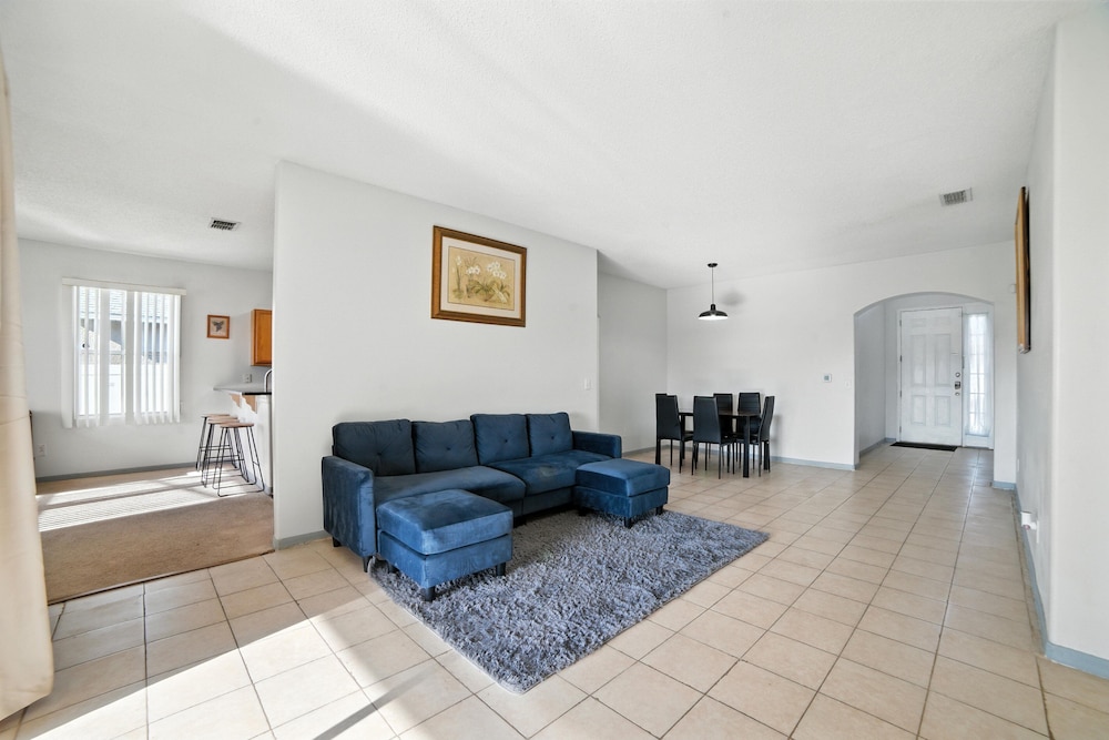 Family Retreat With Private Pool Near Disney! 3 Bedroom Residence