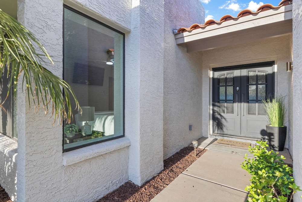 El Dorado by Avantstay Luxe 4BR w/ Pool, Putting Green, Fireplace Near Kierland