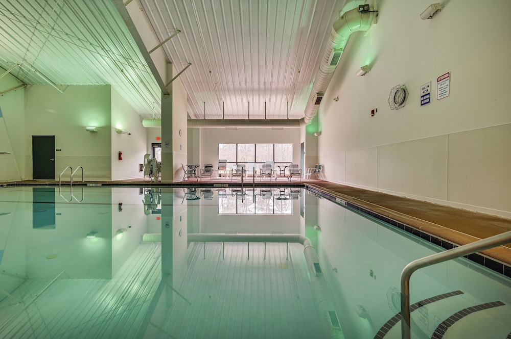 Pool Access: Peaceful Cabin in The Woods Resort!