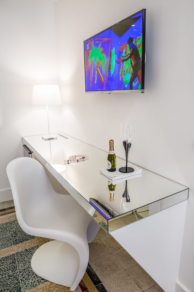Home Boutique Luxury & Design