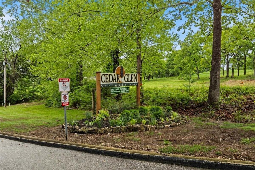 Relaxing Lakefront Condo w/ 2 Heated Pools, Boat Ramp & Slip, Near Golf & Parks