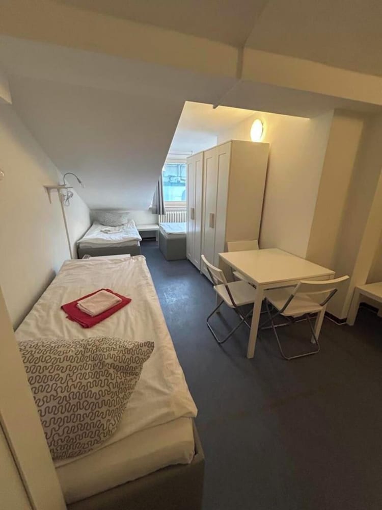 2-Rent Group Hostel Apartments SEN14