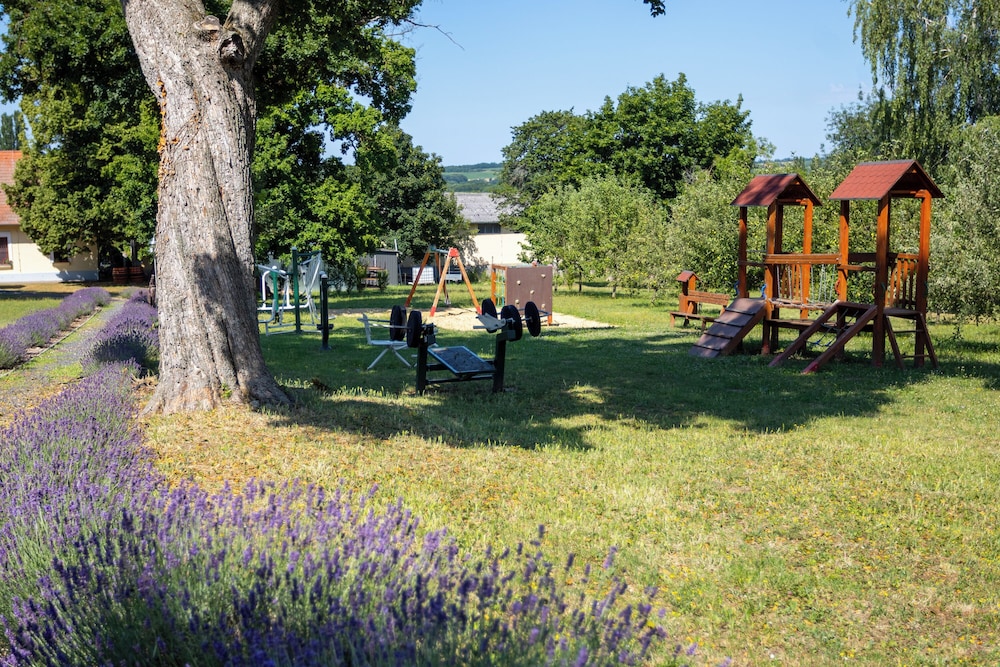 Nora Guest House