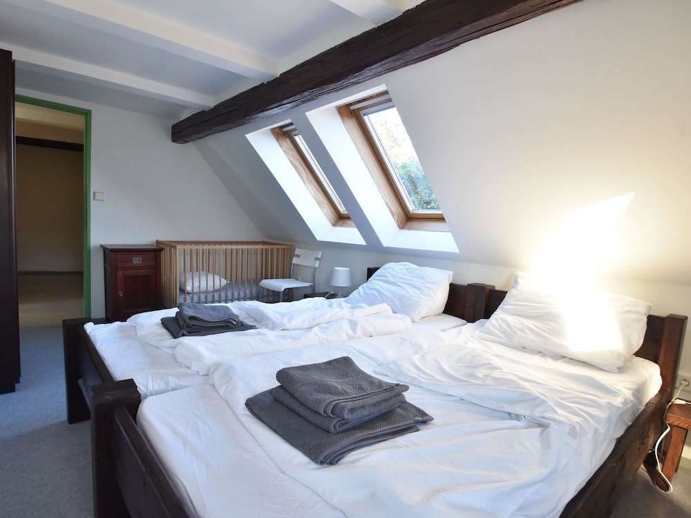 Authentic Holiday Home with Garden near Trutnov view 4