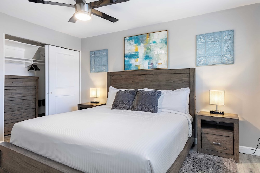 Indianola Oasis Private Pool, Outdoor Living & Old Town Access