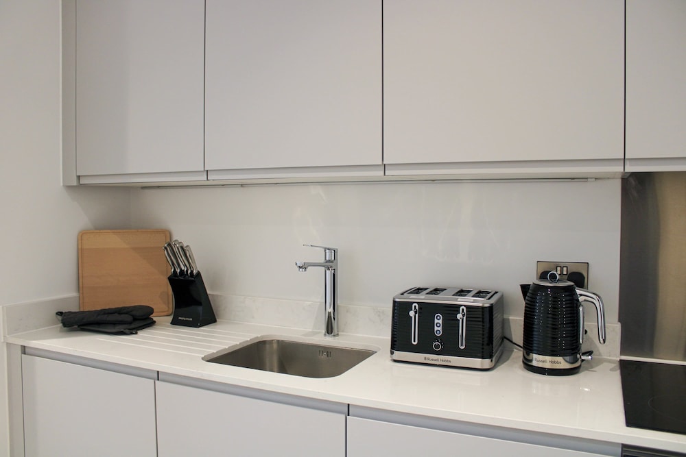 Slate Suite 1BR City Views