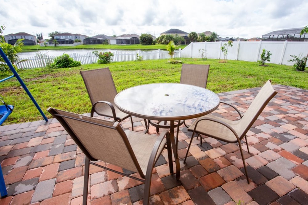 Cheerful 5 bed - 4 Bath Spacious Home