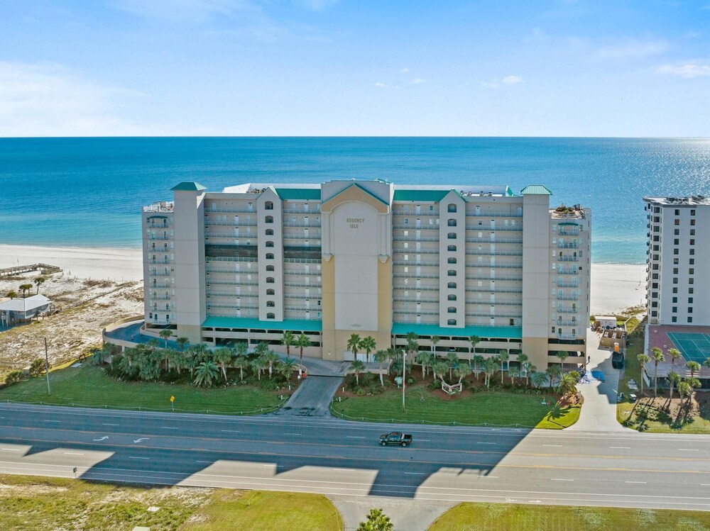 Regency Isle 710