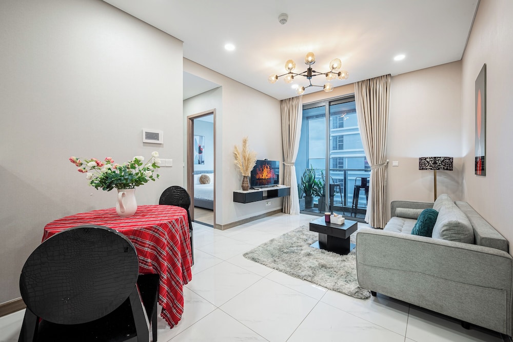SUNWAH PEARL Premier Residence