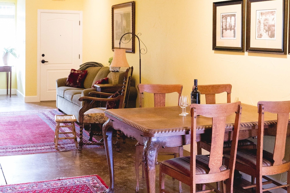 High Cotton Inn