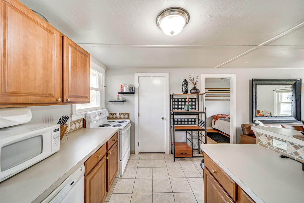 1 Mi to Camels Back Park: Boise Studio w/ Patio!