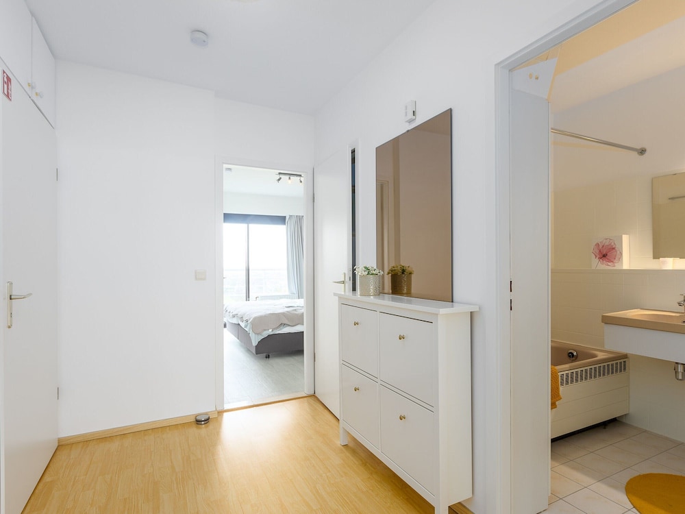 Cozy 1-bedroom Apartment With Sea View