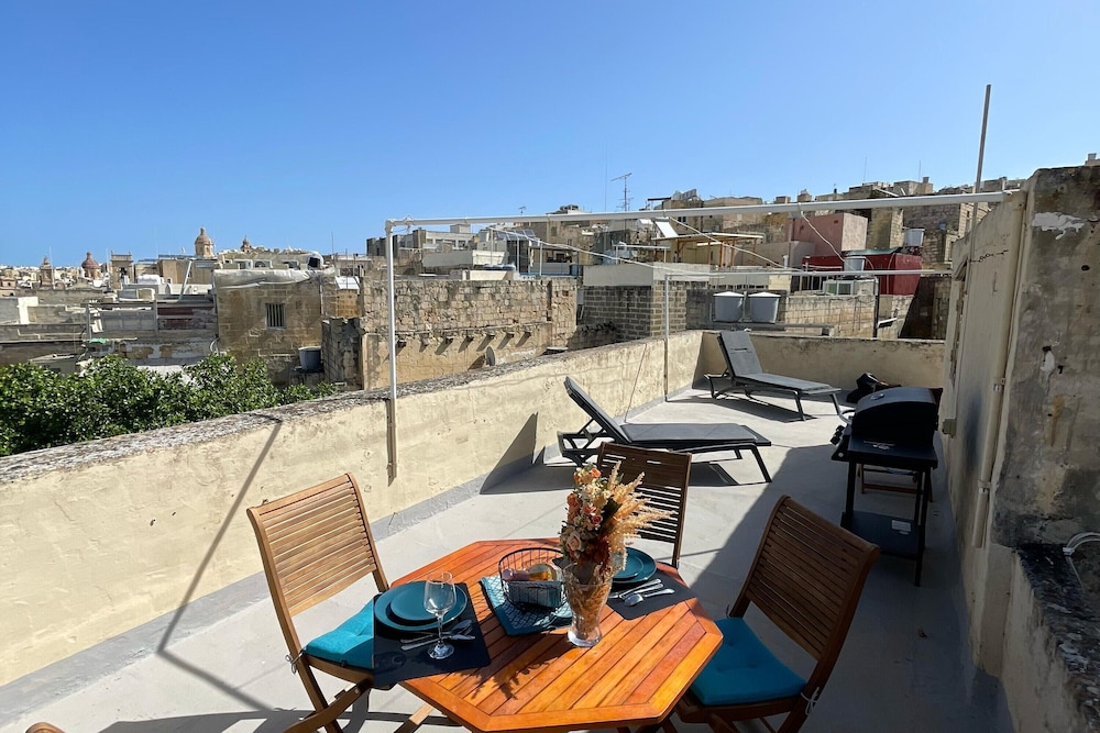 Magnificent Sea View Penthouse Cospicua
