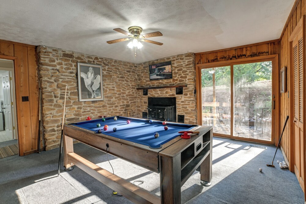 Dog-friendly Kentucky Lake Home w/ Game Room!