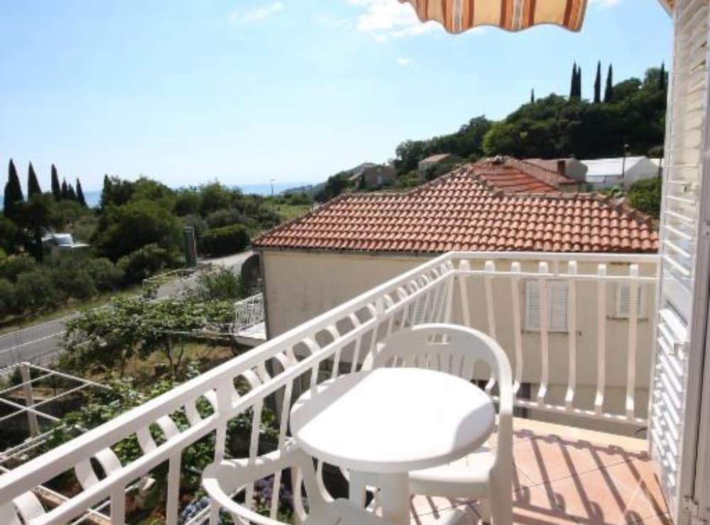 Apartments & Rooms Cakelic II