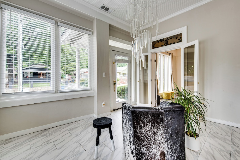 Renovated ATL Home 2 Mi to Mercedes-benz Stadium!