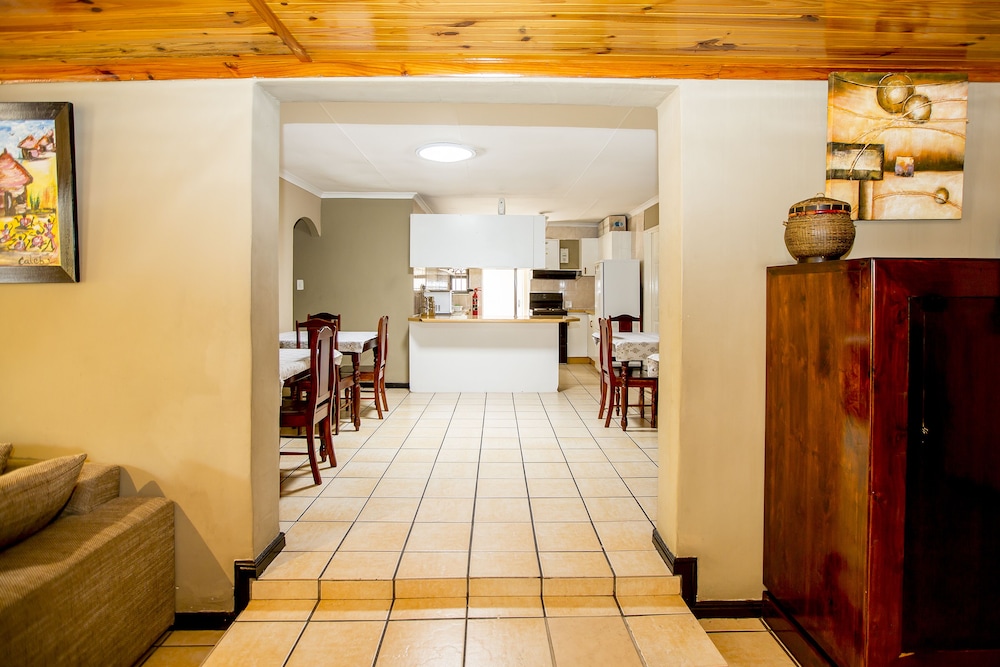 Oria Lodge - Summer Greens