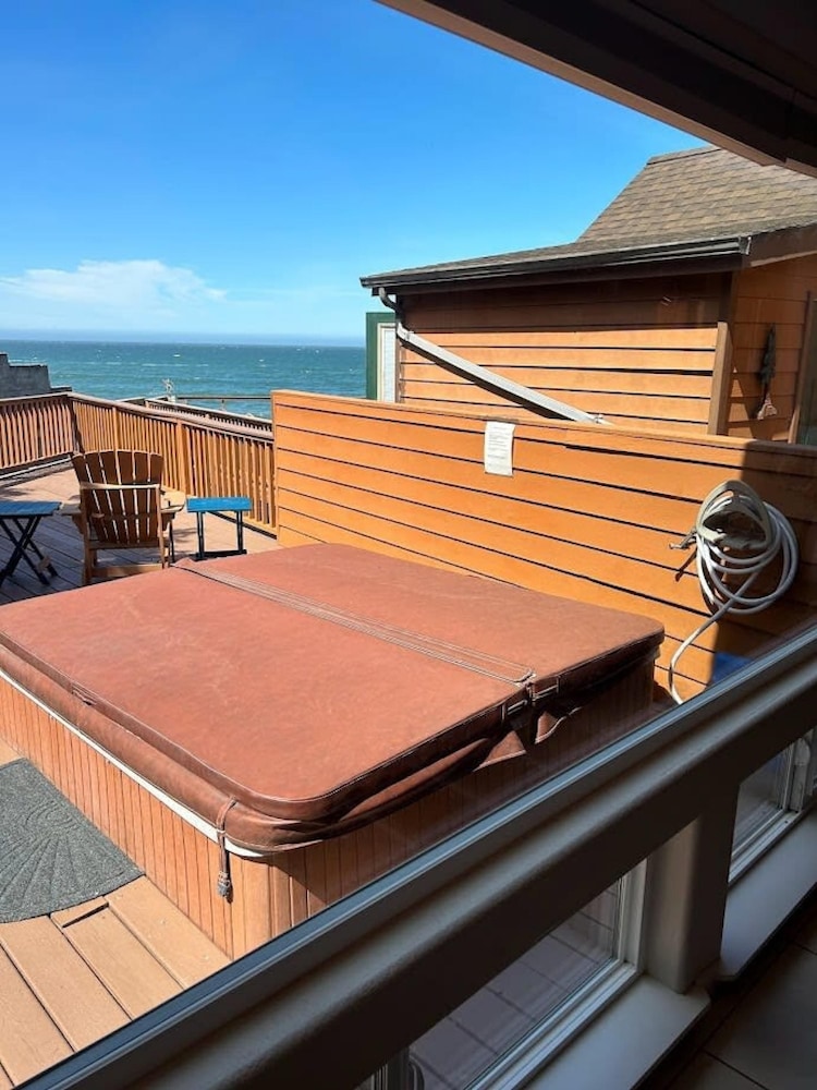 Ocean Front Cabin 17 Jacuzzi Remarkable Views