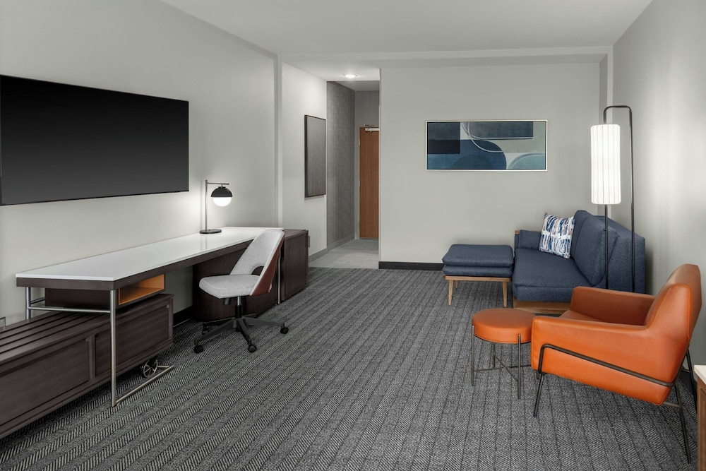 Courtyard By Marriott Sherman
