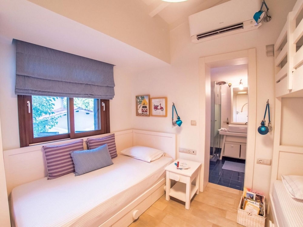 Boheme Villa by Travel Pro Services photo 5