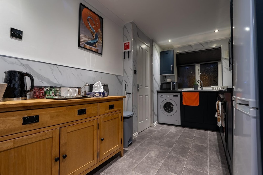 Charming 2 Bedroom Luxurious Home in Thamesmead South East London