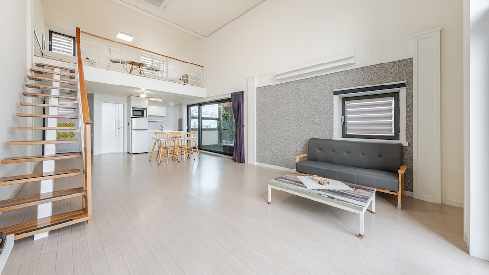 Yeosu Wellstay Pool Villa