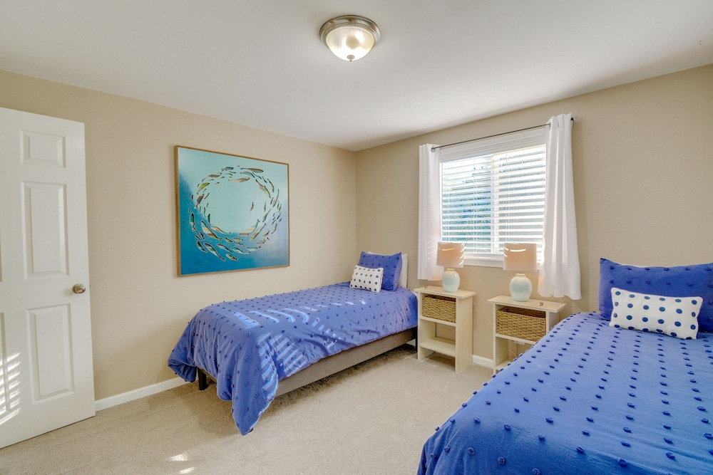 Gig Harbor Vacation Rental Home: 1 Mi to Uptown!