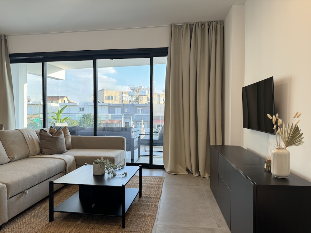 Phaedrus Living White Hills Suites City View