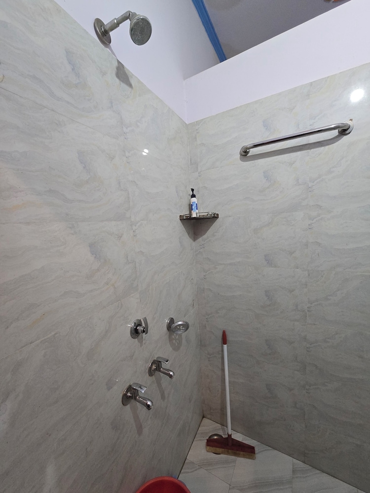 Avadh Dham Guest House