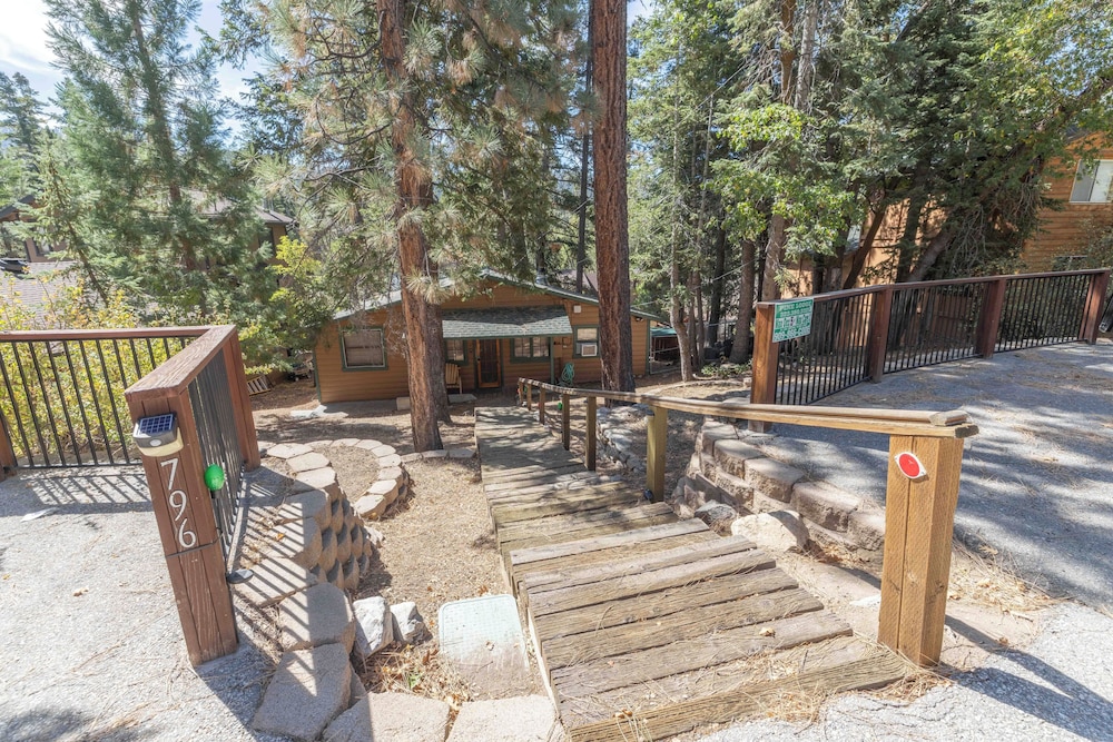 True Big Bear Lake Cabin with jacuzzi